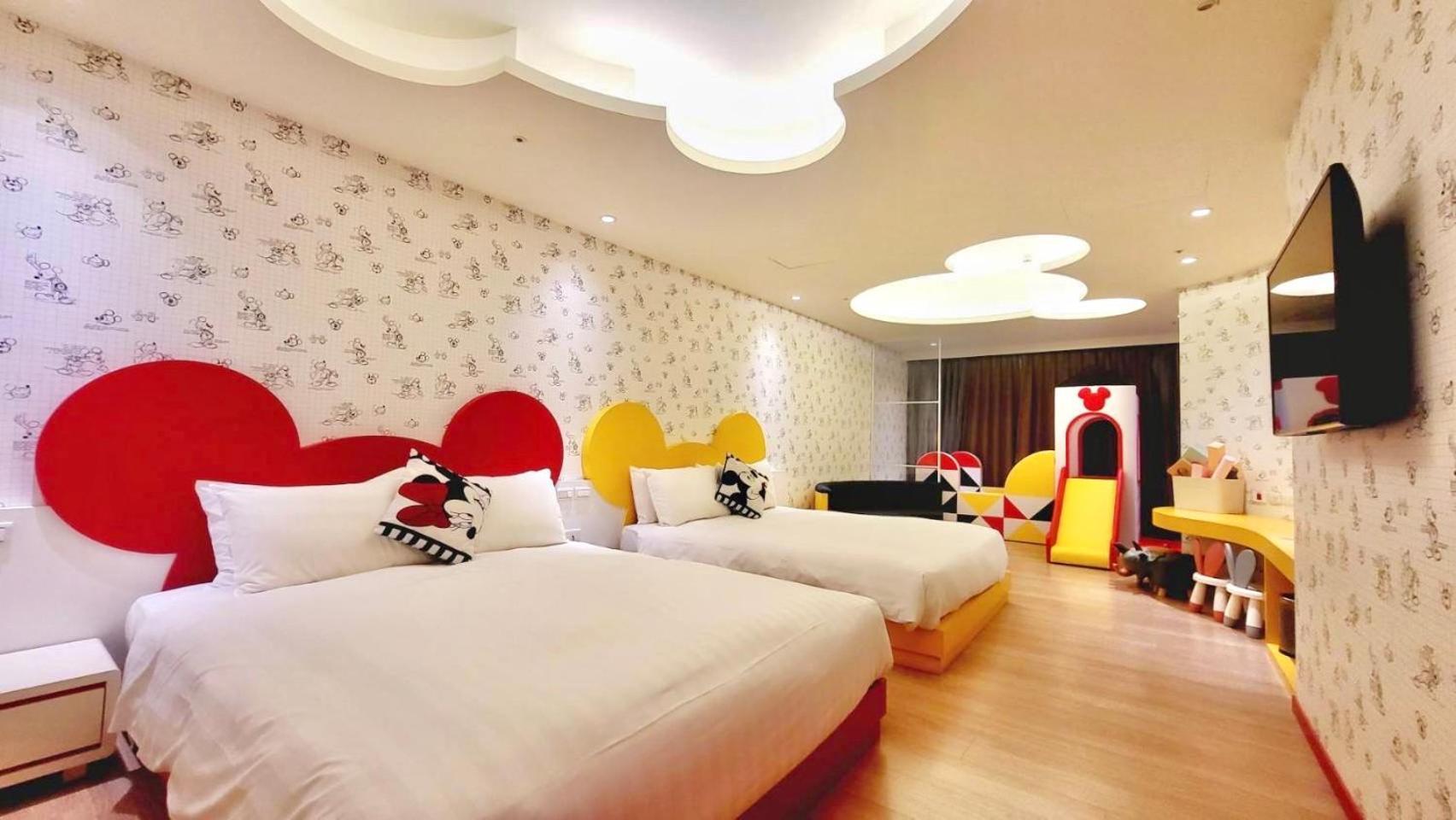 Grand Bay Resort Hotel Hengchun Exterior photo Hello Kitty themed hotel room