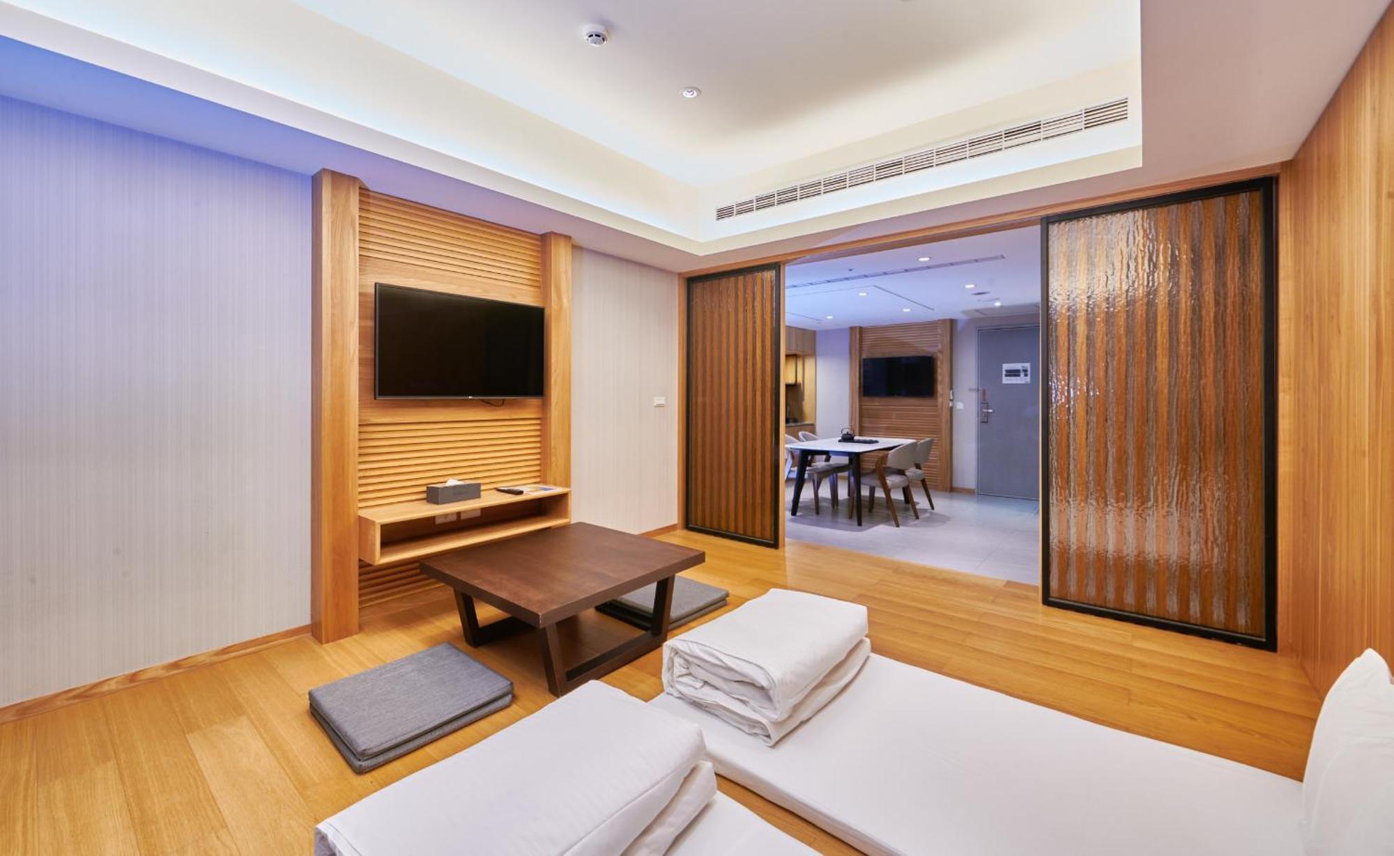 Grand Bay Resort Hotel Hengchun Exterior photo A suite at the hotel