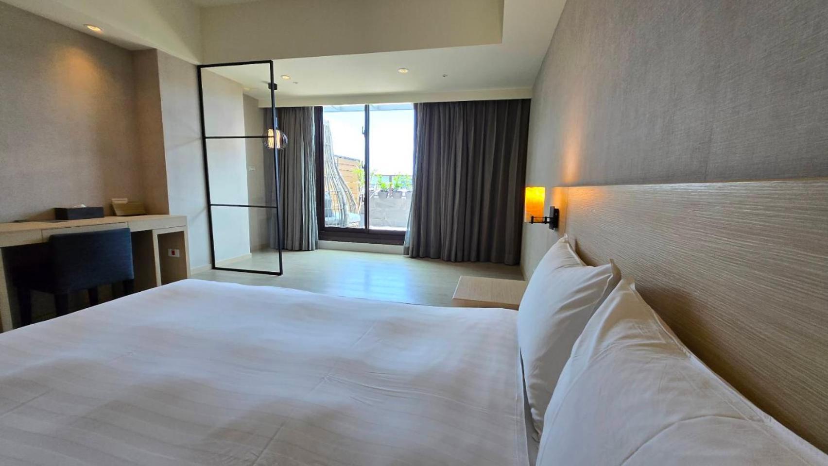 Grand Bay Resort Hotel Hengchun Exterior photo A room at the hotel